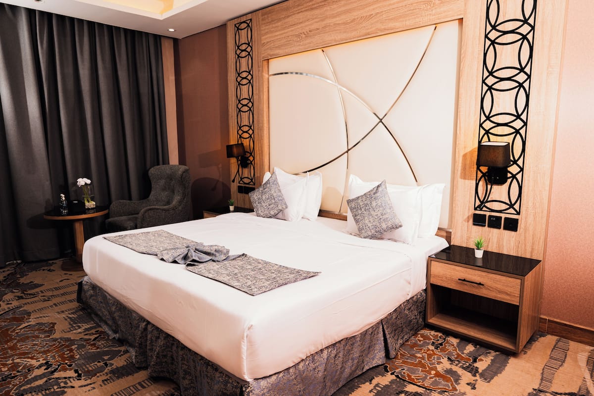 In-room safe, desk, blackout drapes, soundproofing