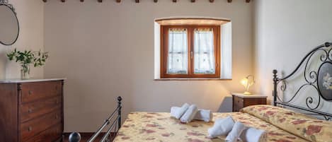 3 chambres, fer et planche à repasser, lit parapluie, Wi-Fi gratuit