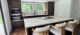 Luxury Cabin for 6 - Stream - Pond - Custom Kitchen