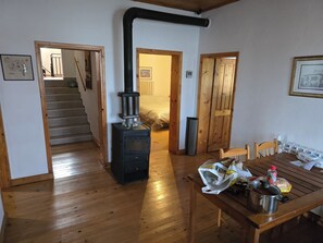 Room - Irakli Sea View Villa Spacious Retreat for 10 Guests (Banya)