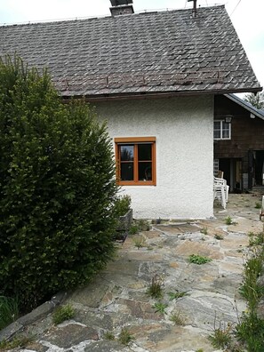Exterior - Charming vacation home near the lake (Weyregg am Attersee)