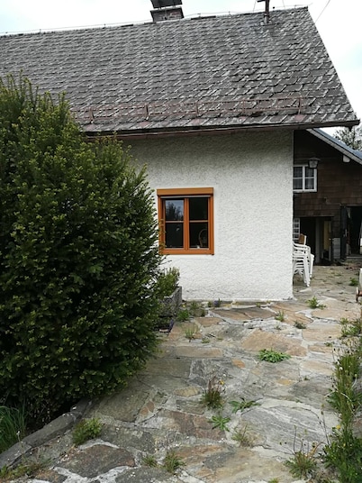 Charming vacation home near the lake