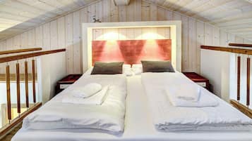 1 bedroom, travel crib, WiFi (free)