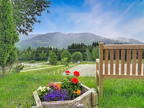 Property grounds - Cosy apartment in villa for 6 guests with TV, terrace and pets allowed (Kaprun)