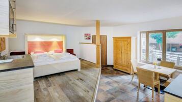 2 bedrooms, travel crib