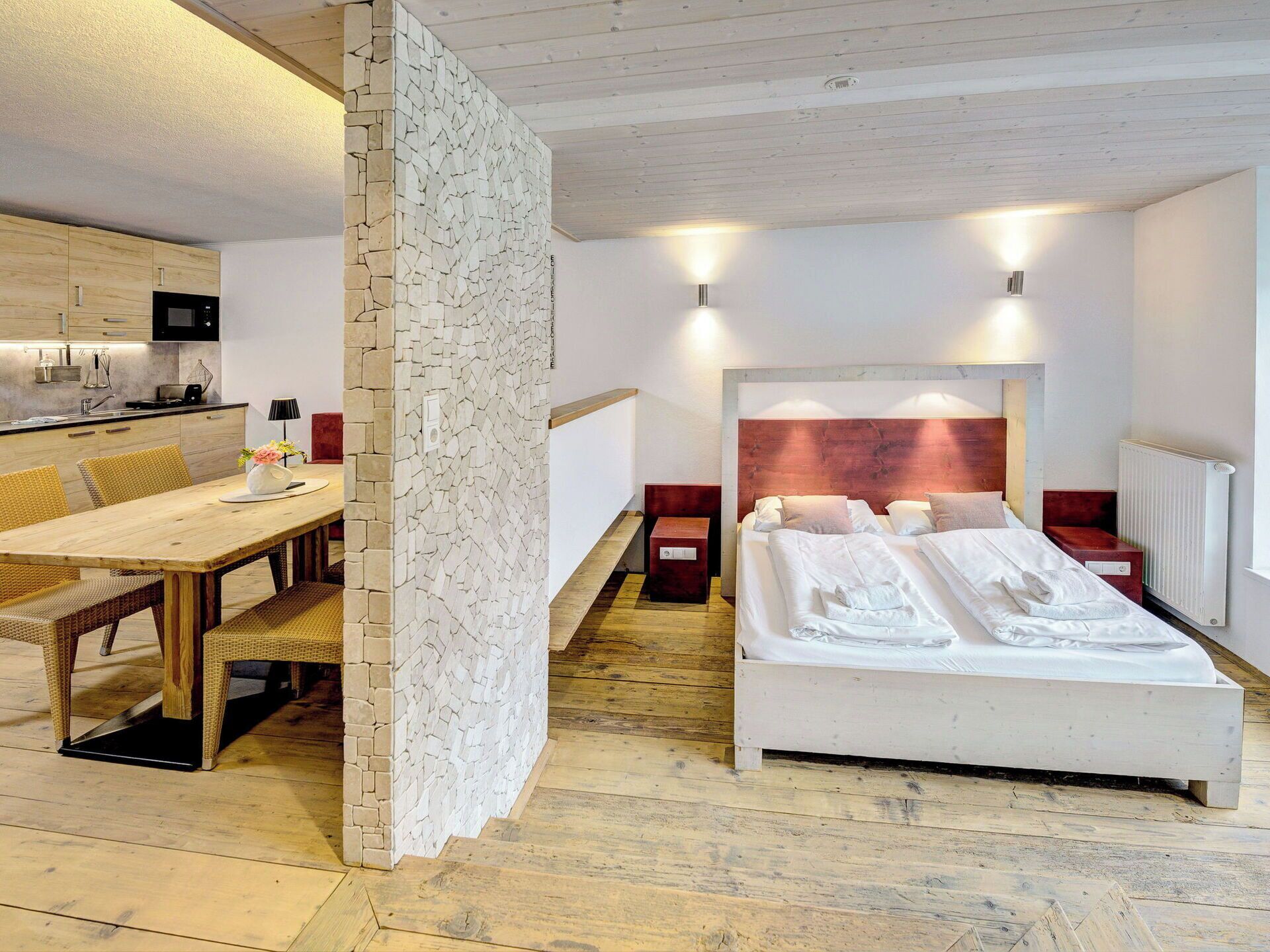 2 slaapkamers, reisbedje