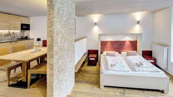 2 slaapkamers, reisbedje