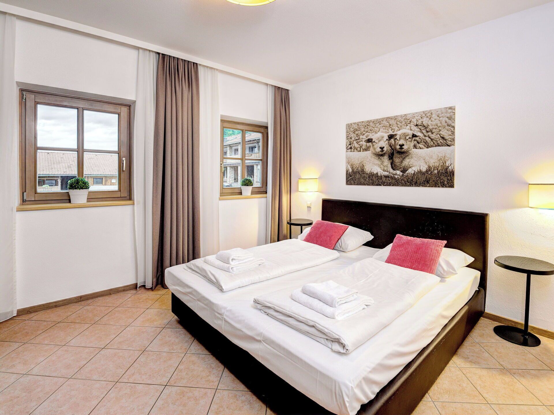 2 bedrooms, travel crib