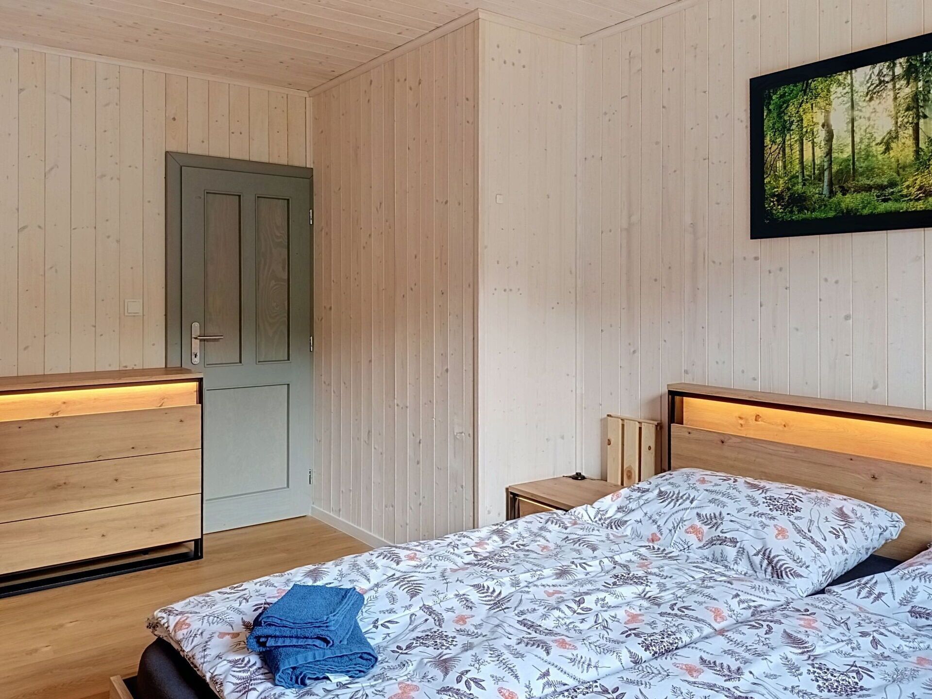 Möbel, Interior Design, Flooring, Fussboden, Tabelle, Holz, Decke, Stuhl, Zimmer, Couch
