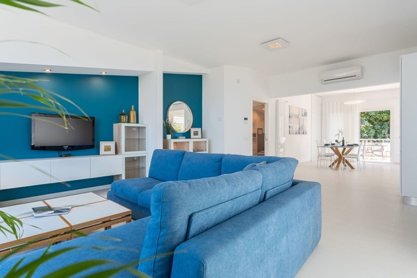 Möbel, Interior Design, Flooring, Fussboden, Tabelle, Holz, Decke, Stuhl, Zimmer, Couch