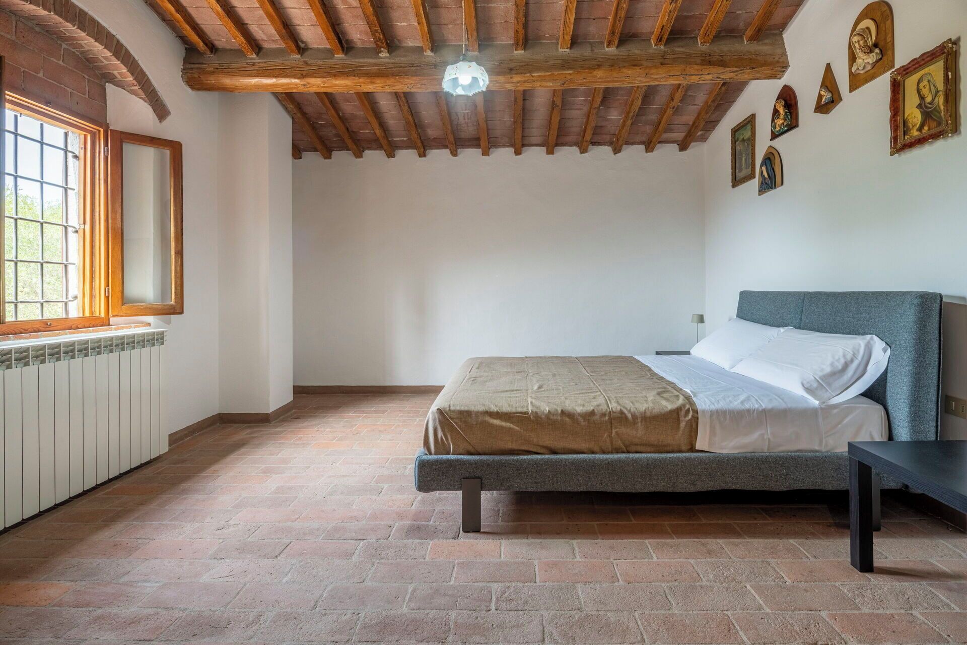 4 bedrooms, iron/ironing board, travel cot, free WiFi