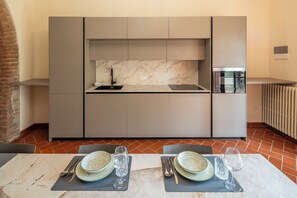 A modern kitchen with grey cabinets, a marble backsplash, and a built-in dishwasher. - Stunning private villa for 8 guests with WIFI, A/C, patio and pets allowed (Campiglia Marittima)