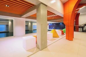 Indoor pool - Vibrant Hotel (Quezon City)