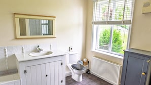Maison | Salle de bain | Baignoire, séchoir à cheveux