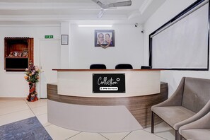 House | Reception - Collection O Rajkot Central Bus Terminal (Rajkot)
