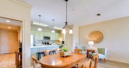 Pool Access + Golf View: 5BR Springfield Home