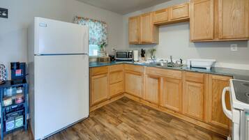 House (2 Bedrooms) | Interior