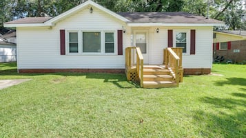 House (2 Bedrooms) | Front of property
