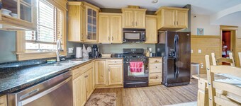 Walk to Conneaut Lake Park Resort! Quiet Home
