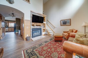 Apartment (3 Bedrooms) | Interior - Walk to Conneaut Lake Park Resort! Quiet Home (Conneaut Lake)