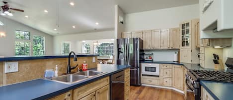 House (2 Bedrooms) | Interior