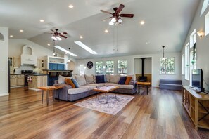 House (2 Bedrooms) | Interior