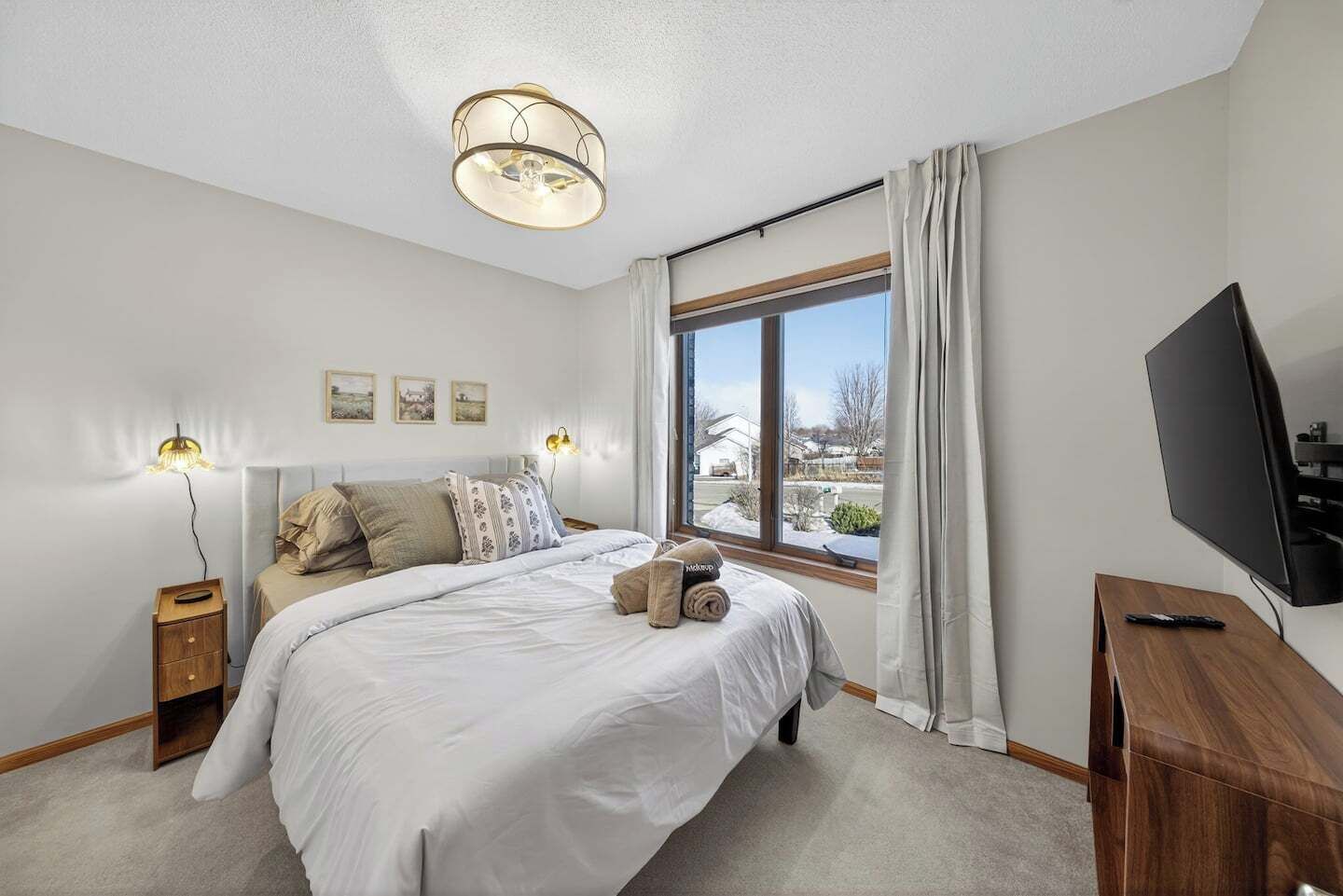 4 bedrooms, iron/ironing board, travel crib, WiFi (free)