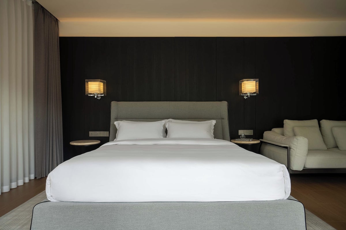 Chambre exclusive double ou avec lits jumeaux, balcon, vue sur la colline | Literie de qualité, bureau, espace de travail pour ordinateurs portables