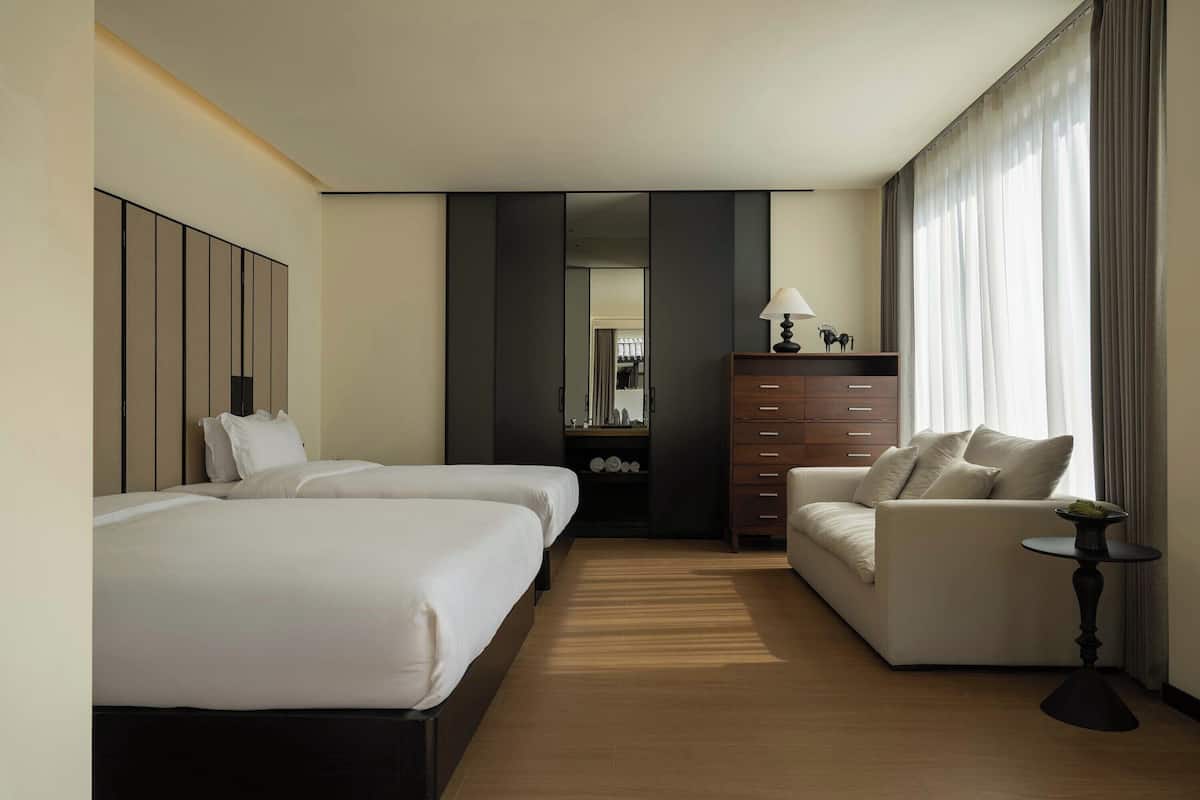 Chambre Confort avec lits jumeaux, balcon, vue sur la colline | Literie de qualité, bureau, espace de travail pour ordinateurs portables
