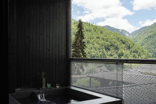 Deluxe Twin Room, Balcony, Hill View | Outdoor spa tub
