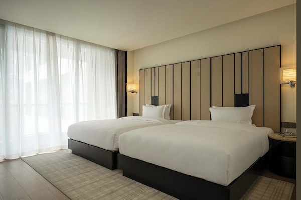 Deluxe Twin Room, Balcony, Hill View | Premium bedding, desk, laptop workspace, blackout drapes