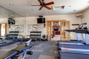 Fitness facility - Corner Home-Private Garage-Clubhouse | Sleeps 12 | Moose Mgmt 5672 (Park City)