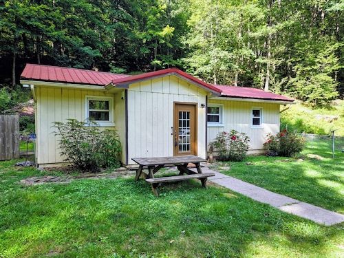 Escape the hustle and reconnect with nature at Outpost, your stay tucked along the borders of Shawnee State Forest. Whether you're seeking a solo retreat, a romantic getaway, or a  weekend with friends, this spot offers a blend of woods & comfort.