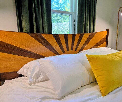 Escape the hustle and reconnect with nature at Outpost, your stay tucked along the borders of Shawnee State Forest. Whether you're seeking a solo retreat, a romantic getaway, or a  weekend with friends, this spot offers a blend of woods & comfort.