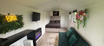 Littlelakelodge 2 Cabin With Hot Tub and Parking