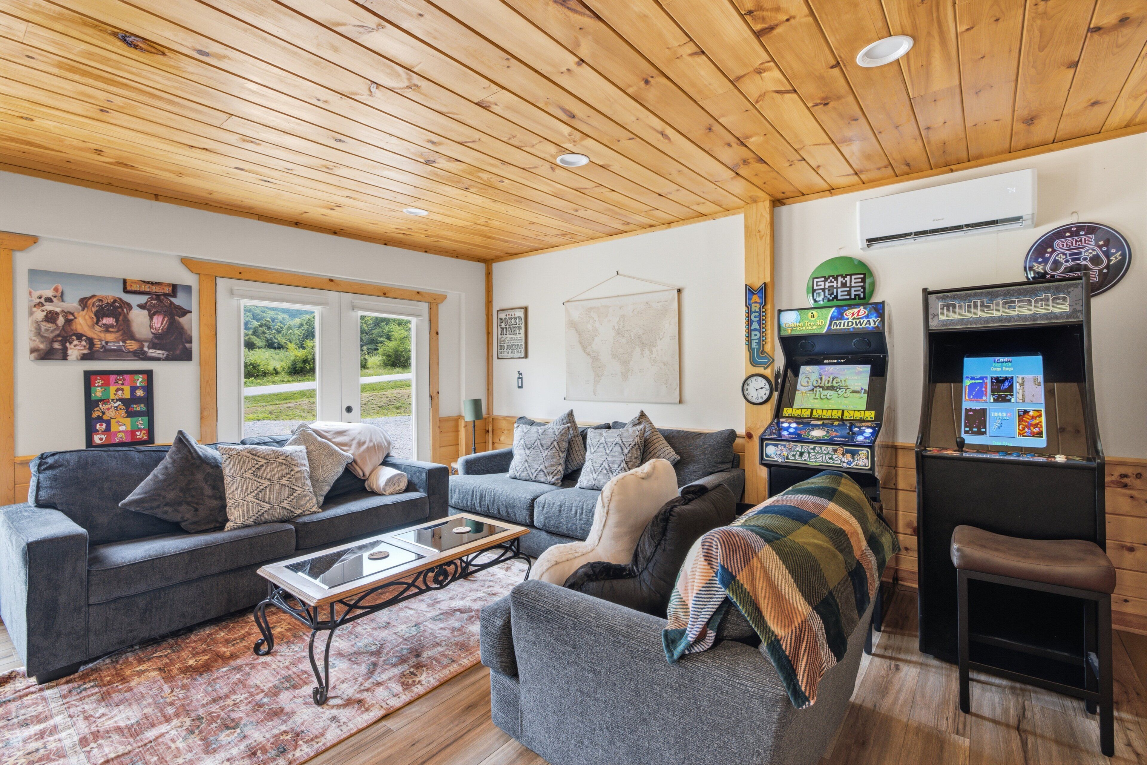 Cabin, 3 Bedrooms | Living area | Smart TV