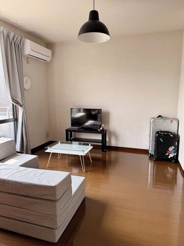 [Newly Opened!!] Conveniently located just 3 stops and 9 minutes from Okayama Station! Up to 6 people! Free parking! With a kitchen and cooking utensils, it's perfect for long-term stays! Separate Bath and Toilet! There's even a big park!