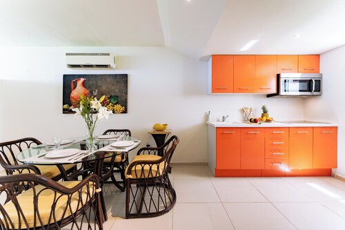 1st Level Modern 2BR | Infinity Pool & Beach