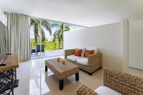 1st Level Modern 2BR | Infinity Pool & Beach