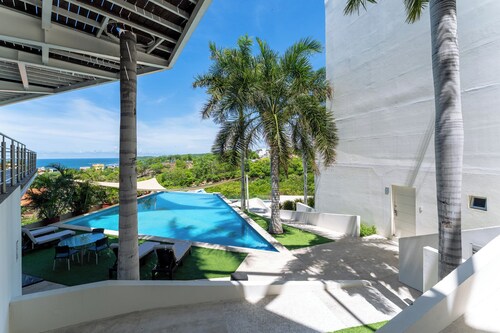 1st Level Modern 2BR | Infinity Pool & Beach