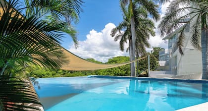 High Ceiling Oceanview Studio | Pool & Beach