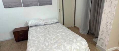 1 bedroom, internet, bed sheets