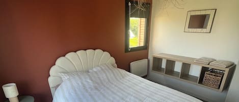 2 bedrooms, WiFi, bed sheets