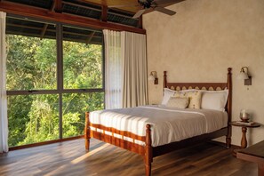 4 habitaciones, tabla de planchar con plancha, wifi y ropa de cama