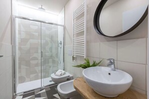 Towels, toilet paper - URBAN HOUSE • Near the Cathedral (Milano)