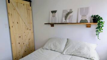 2 bedrooms, WiFi (free), bed sheets