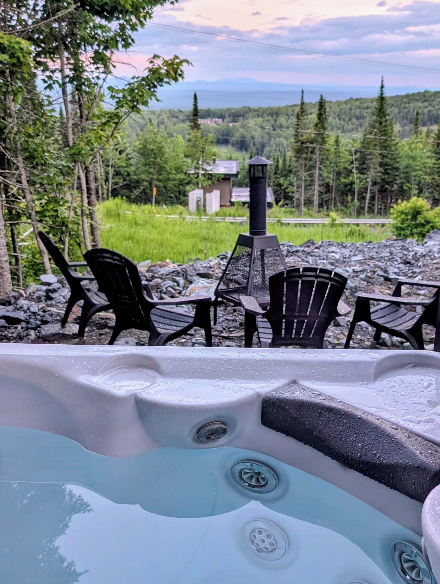 Outdoor spa tub