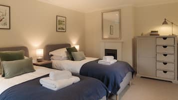 10 bedrooms, desk, iron/ironing board, WiFi