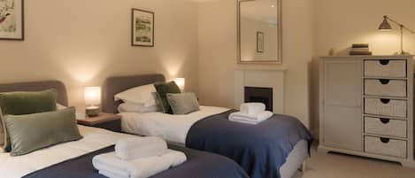 10 bedrooms, desk, iron/ironing board, WiFi