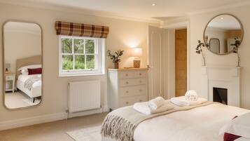 Desk, iron/ironing board, WiFi, bed sheets